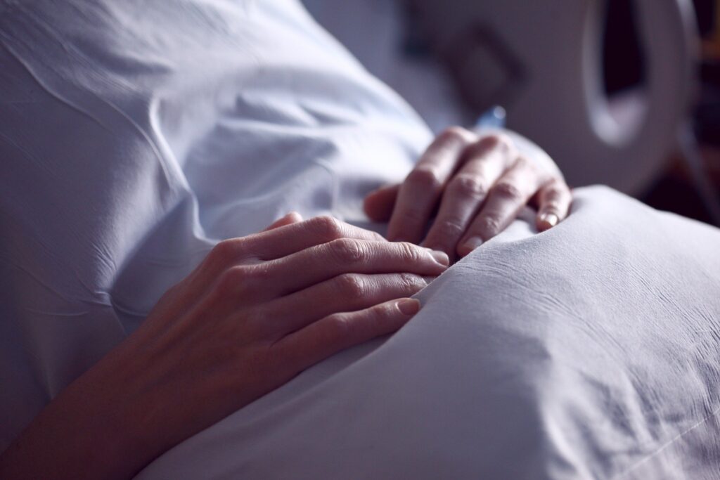 De ma chambre d’hôpital, le témoignage d’une personne autiste sur son vécu hospitalier