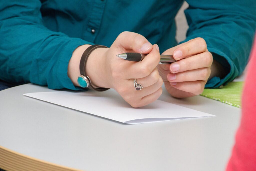 Auto-diagnostics, diagnostics différentiels, sur/sous-diagnostics : les difficultés théoriques et pratiques des professionnel-les de l’autisme